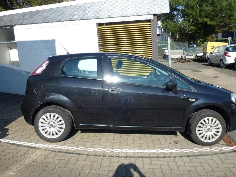 Gebraucht Fiat Punto 65 PS (47 kW) 2011 Schwarz Kleinwagen