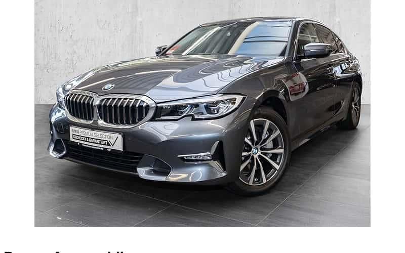Grau Gebraucht 2022 BMW 330 Luxury Line Limousine | 34.470 € (Fairer Preis) - Bild 1/4