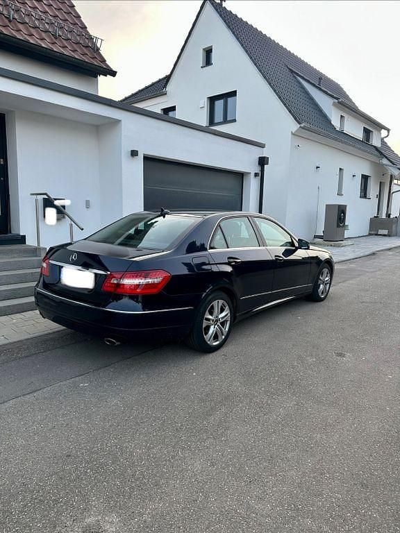 Gebraucht Mercedes E350 Avantgarde 272 PS (200 kW) 2010 Blau Limousine