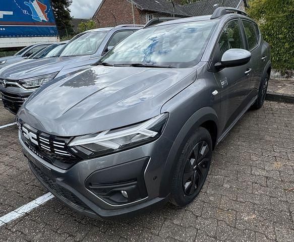Neu Dacia Sandero Expression 101 PS (74 kW) 2025 Grün Kleinwagen
