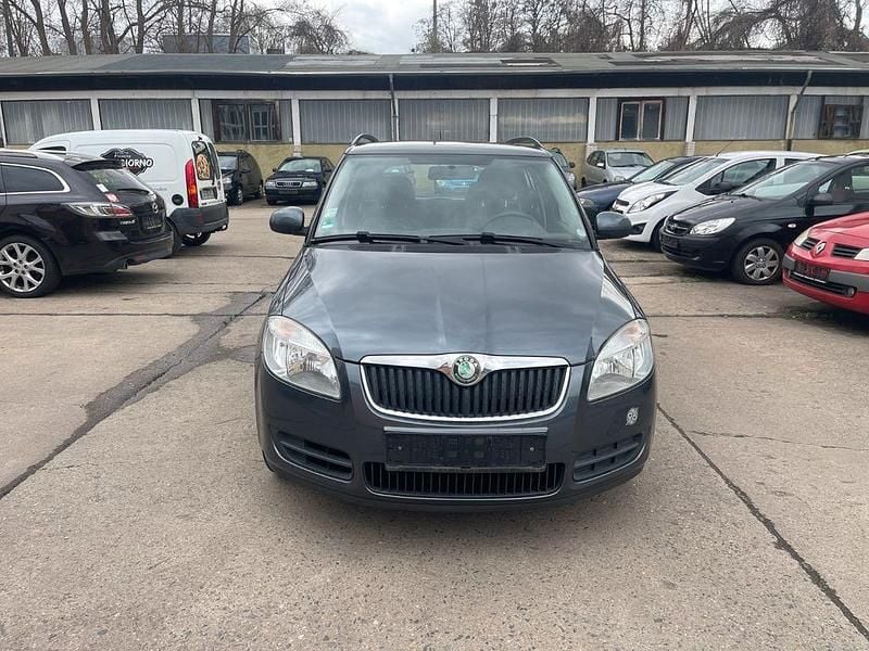 Grau Gebraucht 2008 Skoda Fabia Kleinwagen | 2.500 € (Etwas zu teuer) - Bild 1/4