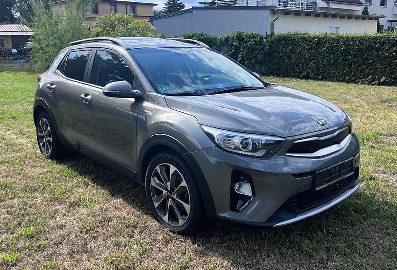 Grau Gebraucht 2019 Kia Stonic Platinum Edition SUV | 12.900 € (Guter Preis) - Bild 1/4