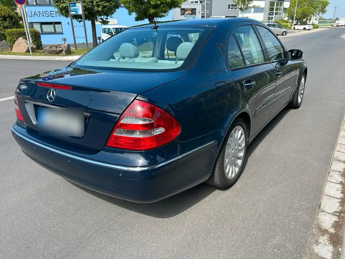 Gebraucht Mercedes E500 Elegance 326 PS (239 kW) 2004 Blau Limousine