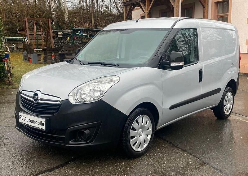 Gebraucht Opel Combo 90 PS (66 kW) 2016 Silber Van / Kleinbus