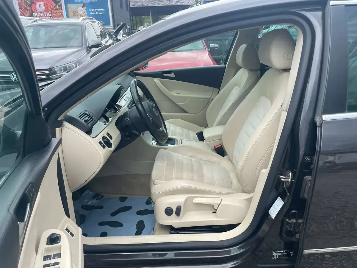 Gebraucht VW Passat Highline 160 PS (117 kW) 2010 Moccaanthrazit perleffekt Limousine