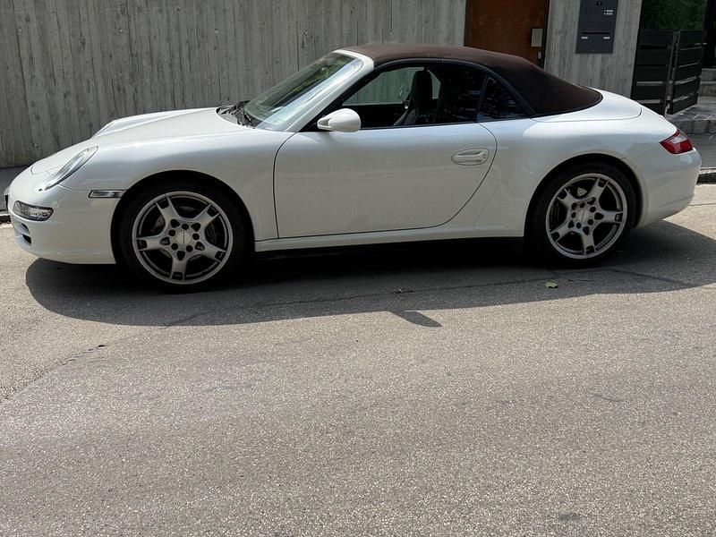 Weiß Gebraucht 2006 Porsche 911 Carrera 4 Cabriolet Cabrio | 42.900 € (Guter Preis) - Bild 1/4