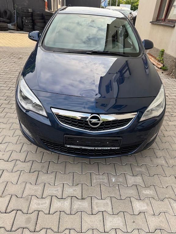 Blau Gebraucht 2011 Opel Astra Limousine | 3.999 € (Guter Preis) - Bild 1/4