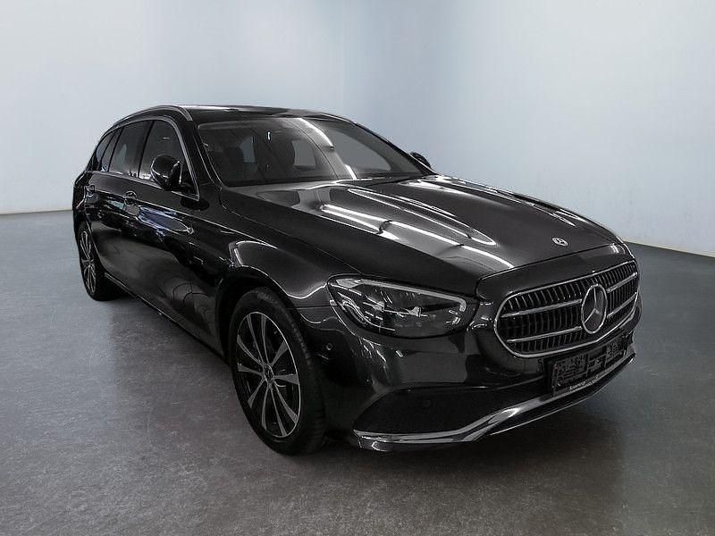 Metalliclack graphitgrau (metallic) Gebraucht 2021 Mercedes E300 Avantgarde Kombi | 28.780 € (Teuer) - Bild 1/4