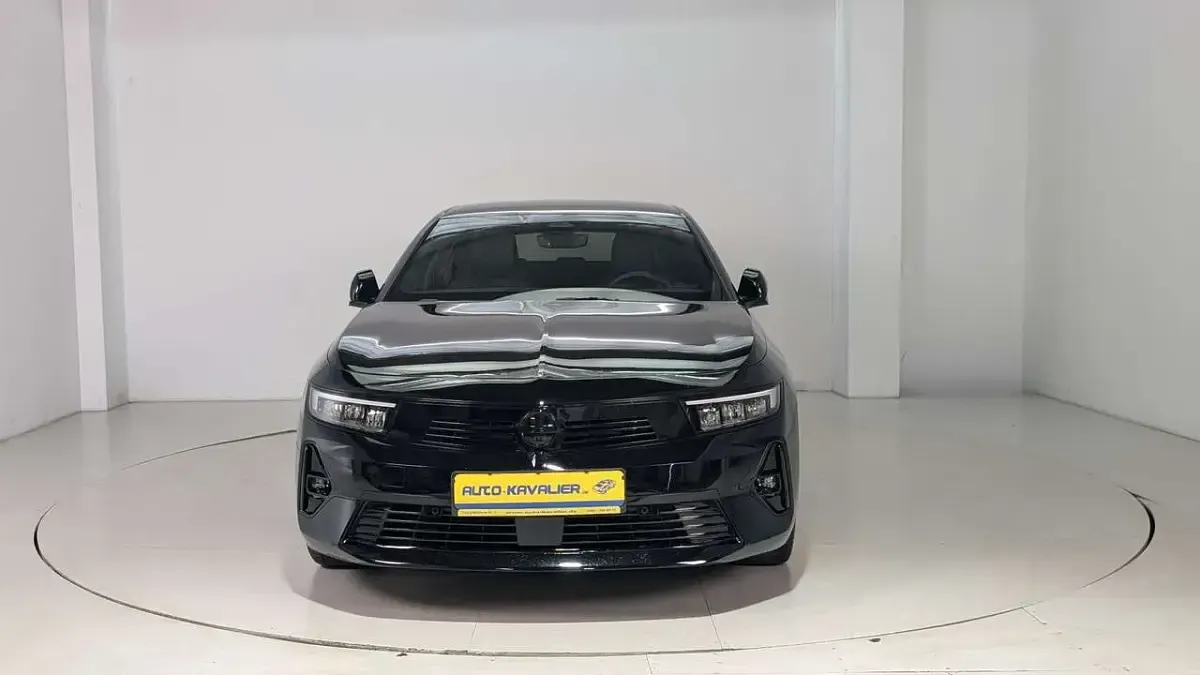 Gebraucht Opel Astra 131 PS (96 kW) 2024 Schwarz perlanera Kleinwagen
