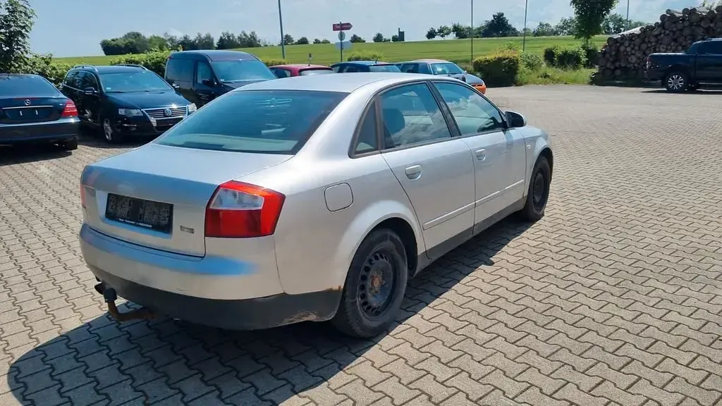 Gebraucht Audi A4 102 PS (75 kW) 2003 Silber Limousine