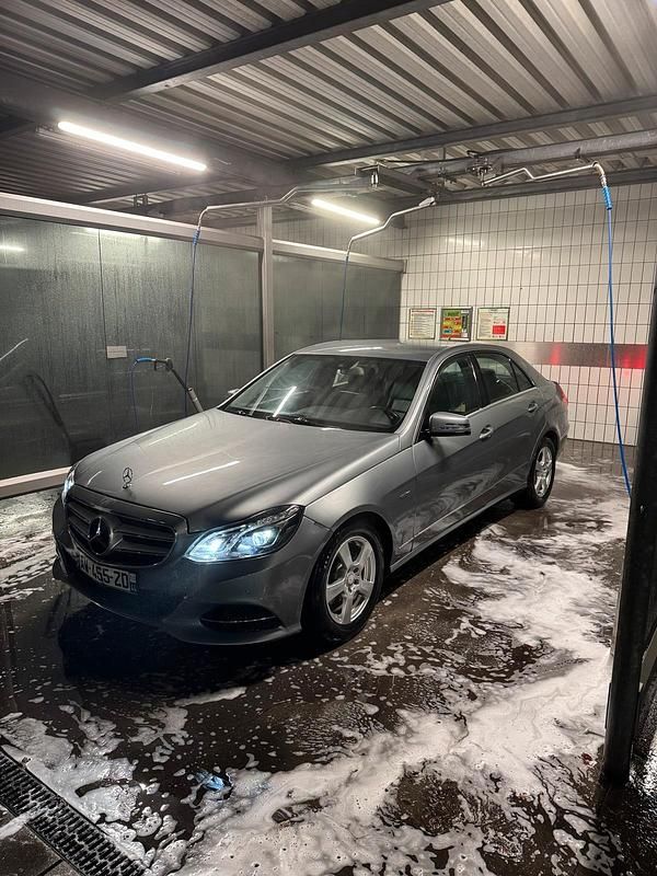 Silber Gebraucht 2013 Mercedes E250 Limousine | 8.500 € - Bild 1/4