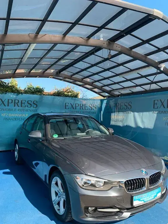Gebraucht BMW 316 Sport Line 136 PS (100 kW) 2013 Grau Limousine