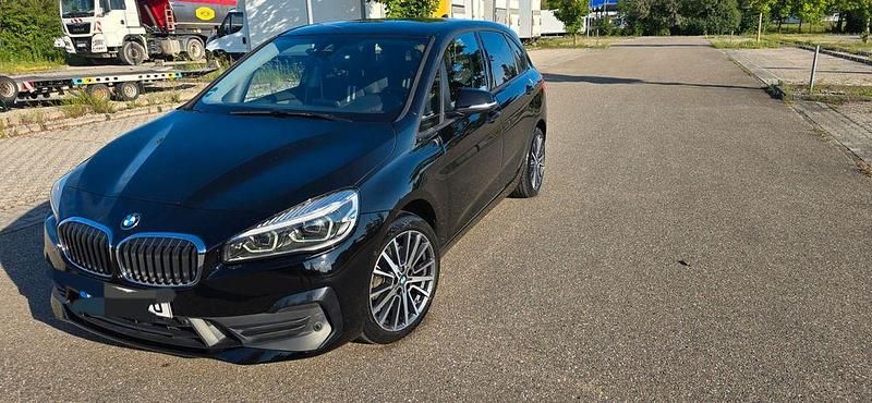 Schwarz Gebraucht 2020 BMW 218 Active Tourer Advantage Van / Kleinbus | 16.490 € (Teuer) - Bild 1/4