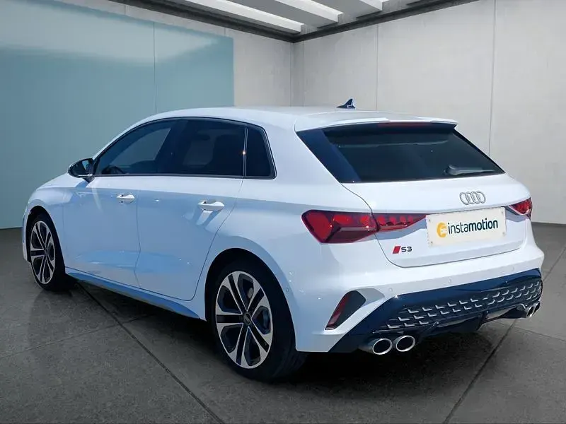 Gebraucht Audi S3 Sportback 333 PS (244 kW) 2024 Weiß Kleinwagen