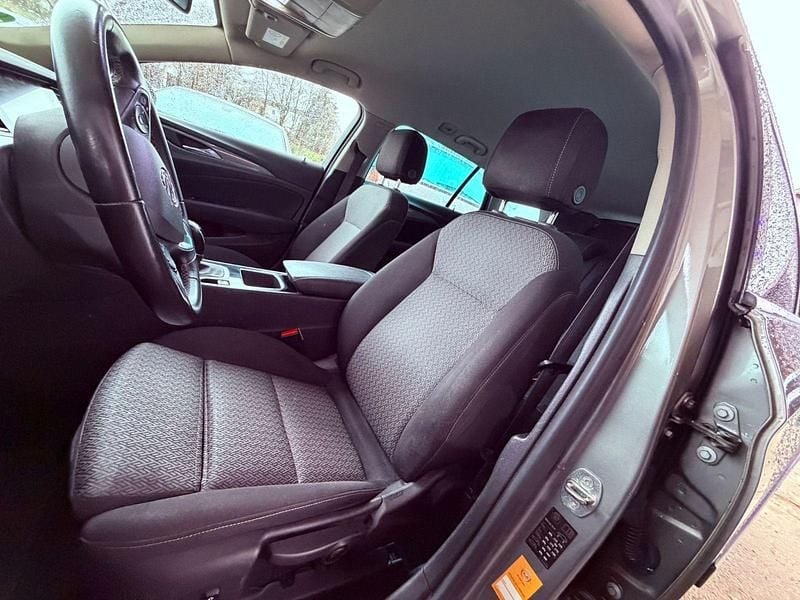 Usado Opel Insignia 170 HP (125 kW) 2019 Cinzento Sedan