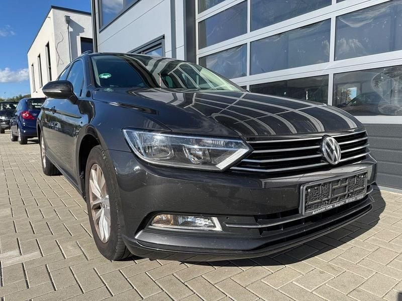 Mangangrau metallic Gebraucht 2017 VW Passat Comfortline Kombi | 11.490 € (Guter Preis) - Bild 1/4