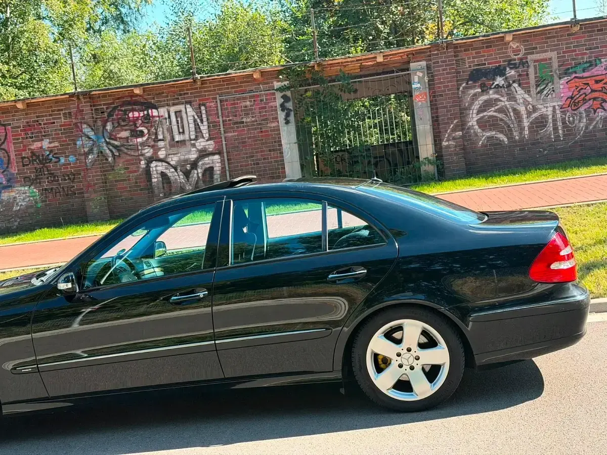 Gebraucht Mercedes E200 163 PS (119 kW) 2005 Schwarz Limousine