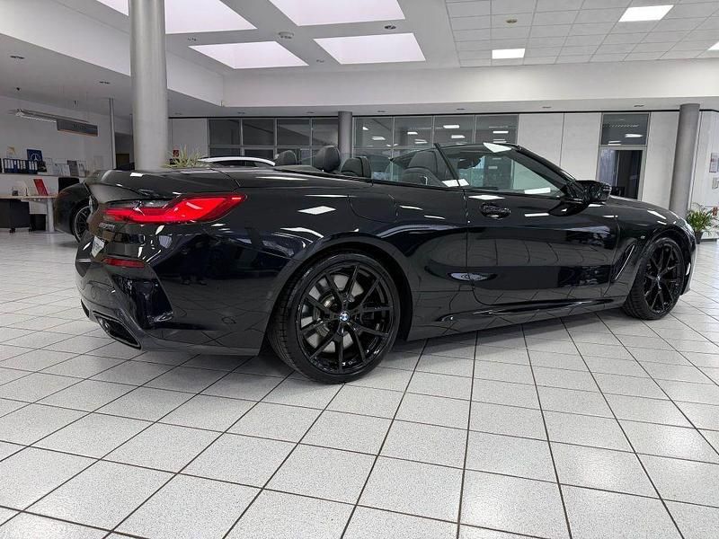 Gebraucht BMW M850 Performance 530 PS (389 kW) 2025 Black sapphire metallic Coupé