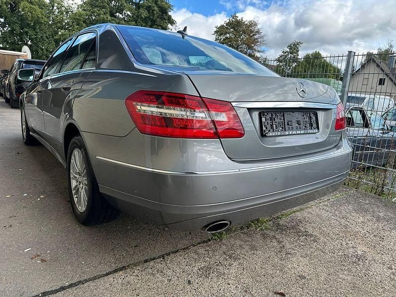 Gebraucht Mercedes E200 184 PS (135 kW) 2010 Silber Limousine
