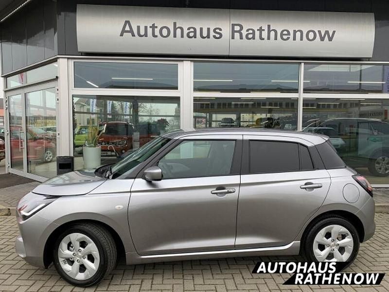 Silber Neu 2025 Suzuki Swift Comfort Limousine | 19.790 € - Bild 1/4