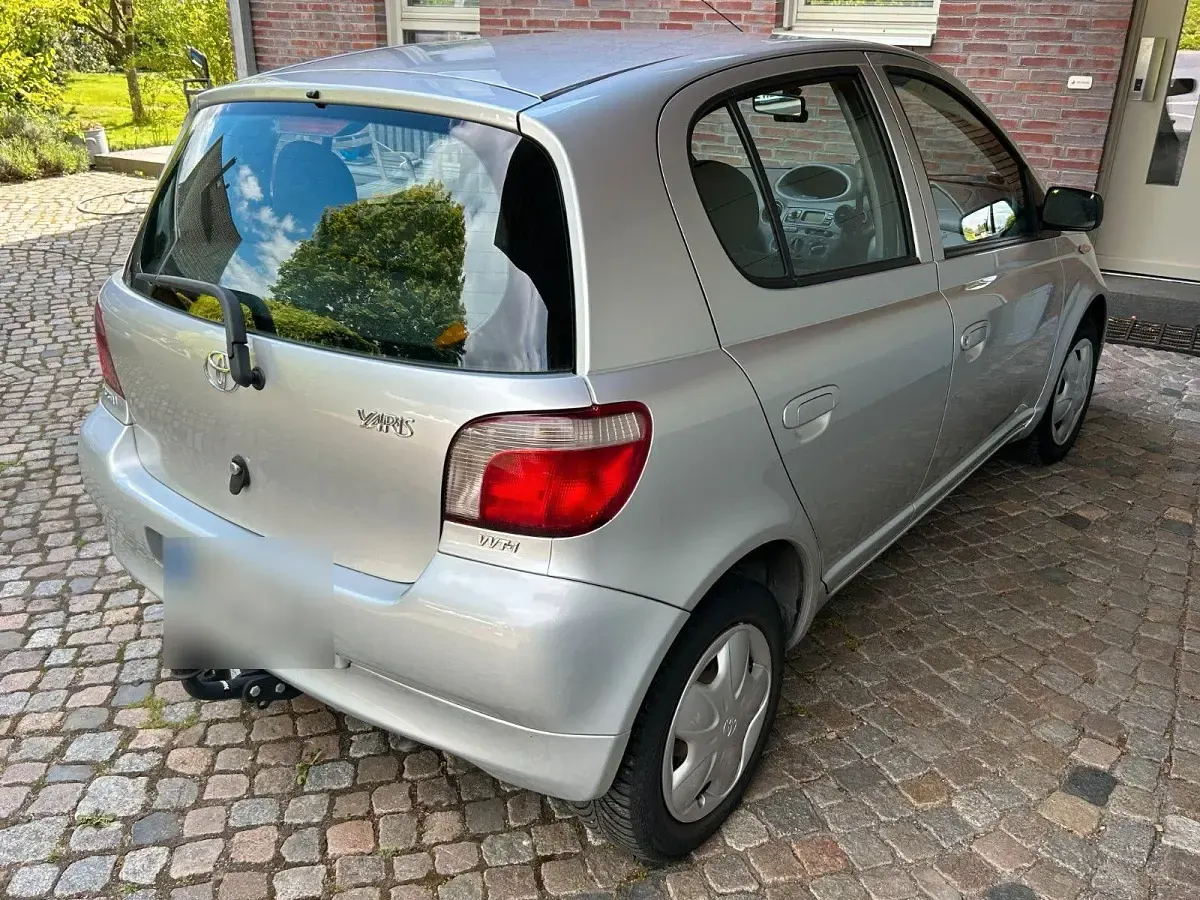 Gebraucht Toyota Yaris 68 PS (50 kW) 2001 Silber Limousine