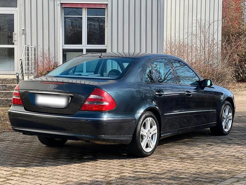 Gebraucht Mercedes E320 Avantgarde 204 PS (150 kW) 2005 Schwarz Limousine