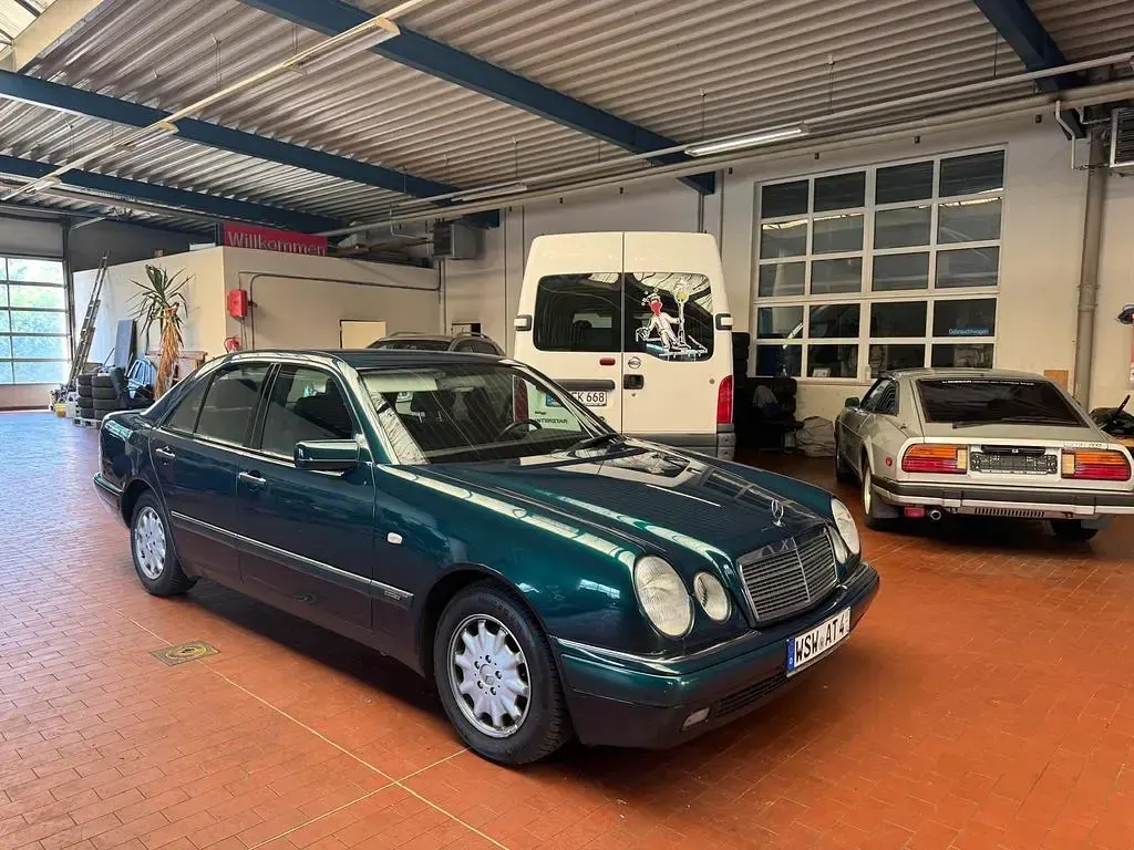 Brugt Mercedes E230 Elegance 150 HK (110 kW) 1996 Grøn Sedan