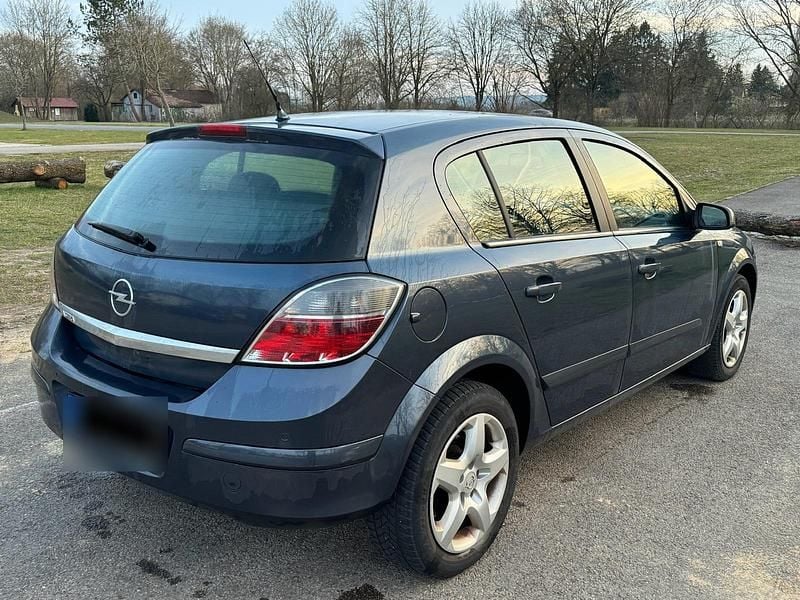 Second-hand Opel Astra 116 CP (85 kW) 2009 Gri Berlinǎ