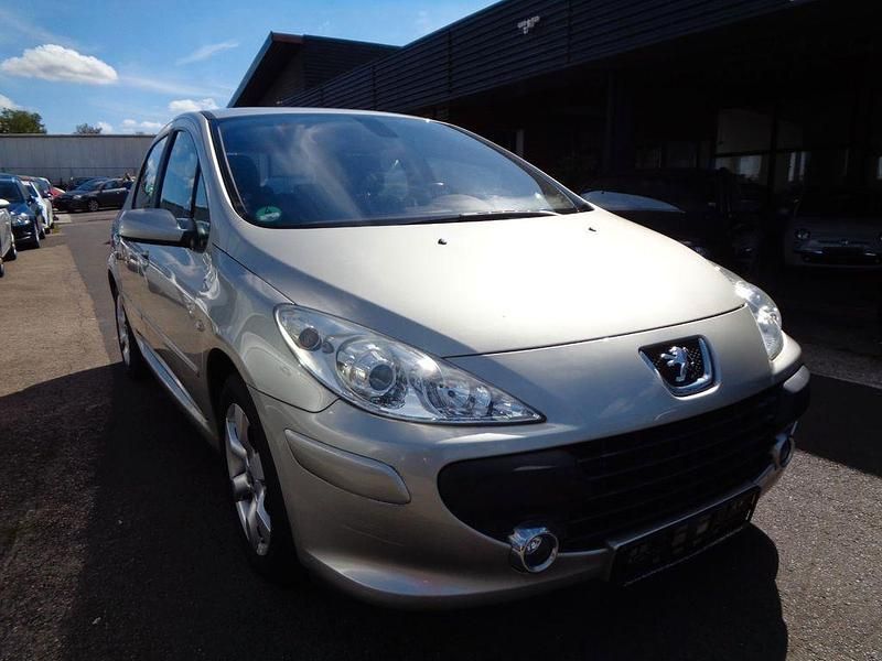 Grau Gebraucht 2006 Peugeot 307 Tendance Limousine | 3.999 € (Etwas zu teuer) - Bild 1/4