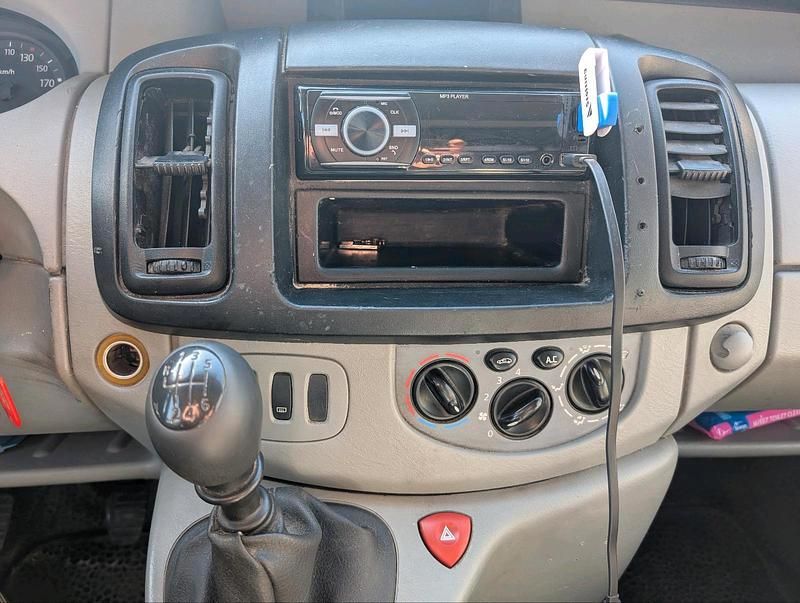 Gebraucht Renault Trafic 145 PS (106 kW) 2008 Weiß Van / Kleinbus