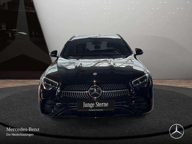 Gebraucht Mercedes E300 AMG 194 PS (142 kW) 2022 Schwarz Limousine
