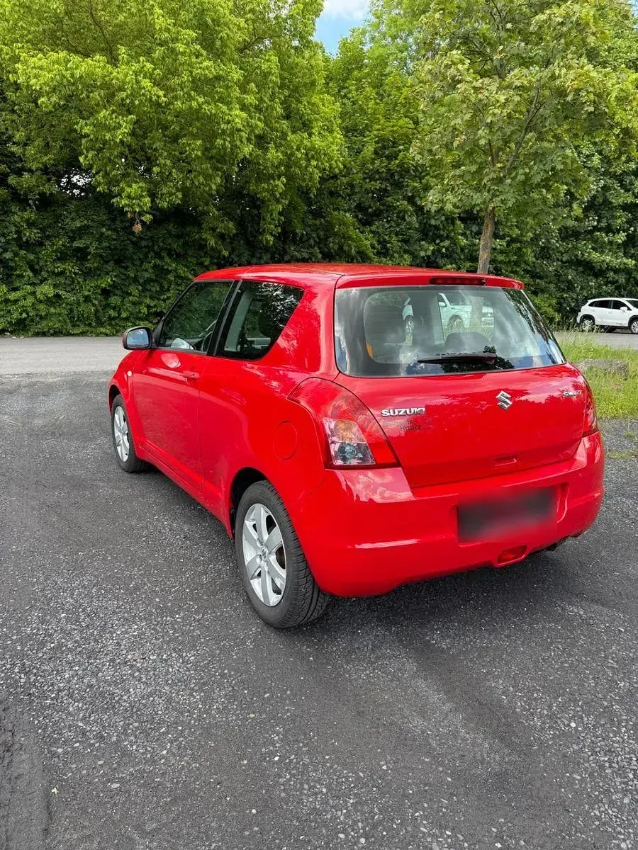 Gebraucht Suzuki Swift Club 94 PS (69 kW) 2010 Rot Kleinwagen