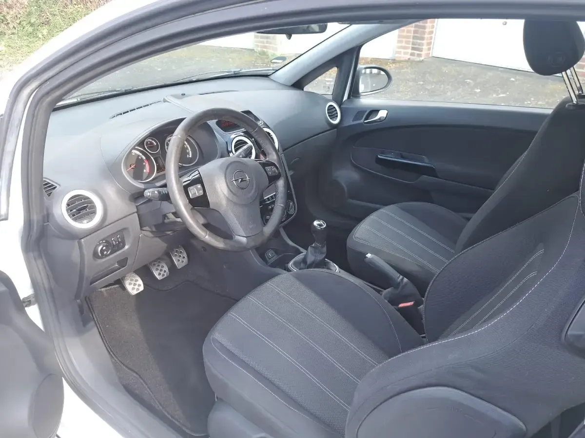 Gebraucht Opel Corsa OPC 90 PS (66 kW) 2012 Weiß Kleinwagen