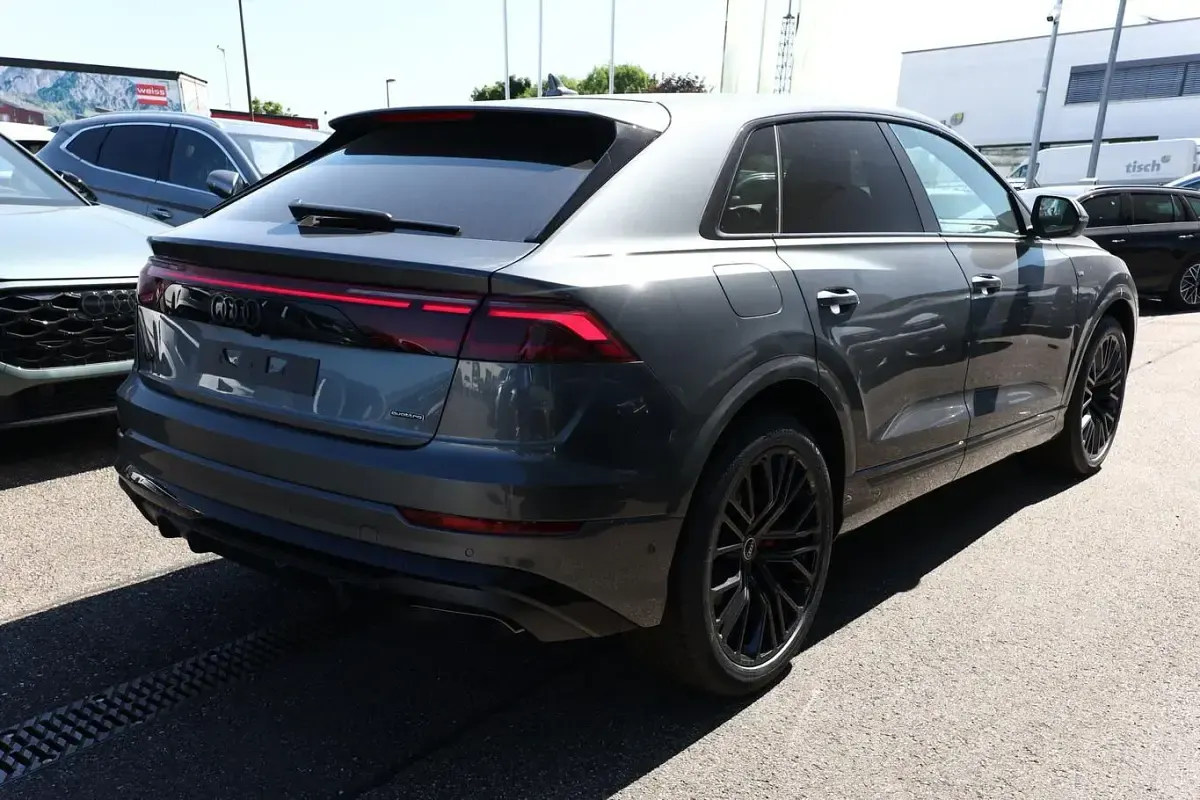 Neu Audi Q8 S-Line 286 PS (210 kW) 2026 Daytonagrau perleffekt SUV
