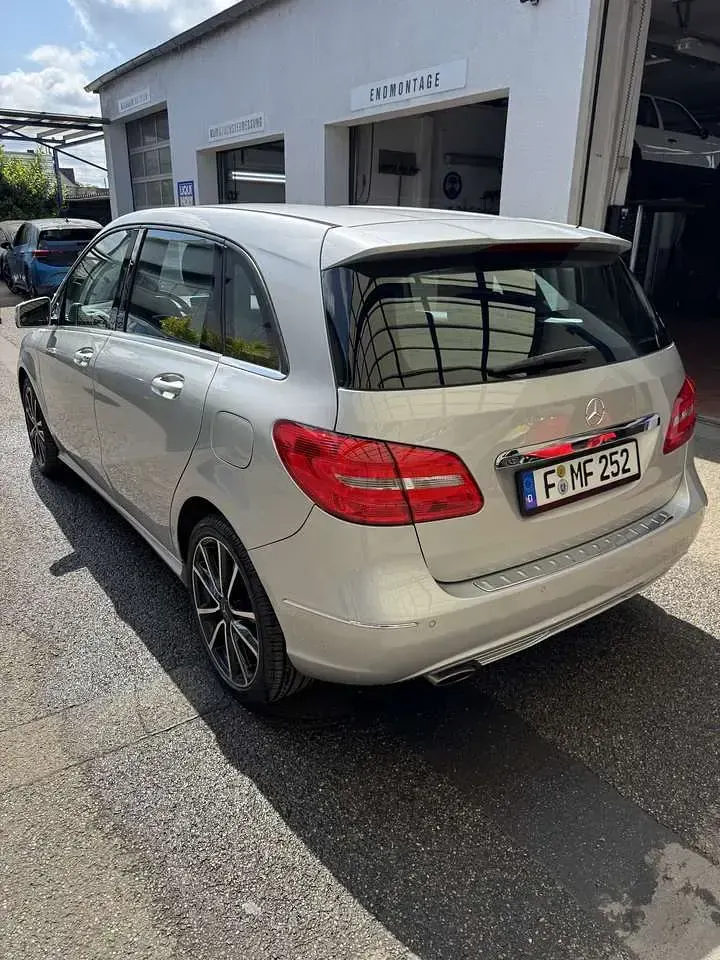 Gebraucht Mercedes B200 156 PS (114 kW) 2012 Grau Kleinwagen