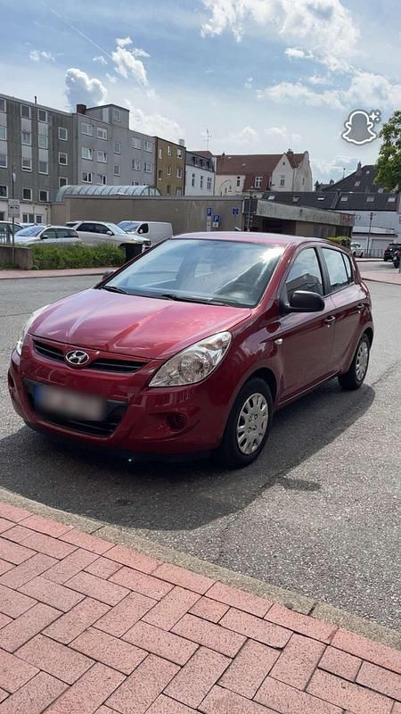Rot Gebraucht 2010 Hyundai i20 Kleinwagen | 2.700 € (Fairer Preis) - Bild 1/4