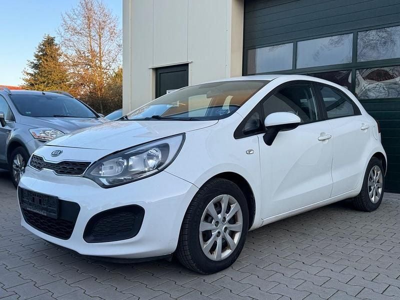 Second-hand Kia Rio 86 CP (63 kW) 2012 Alb Berlinǎ