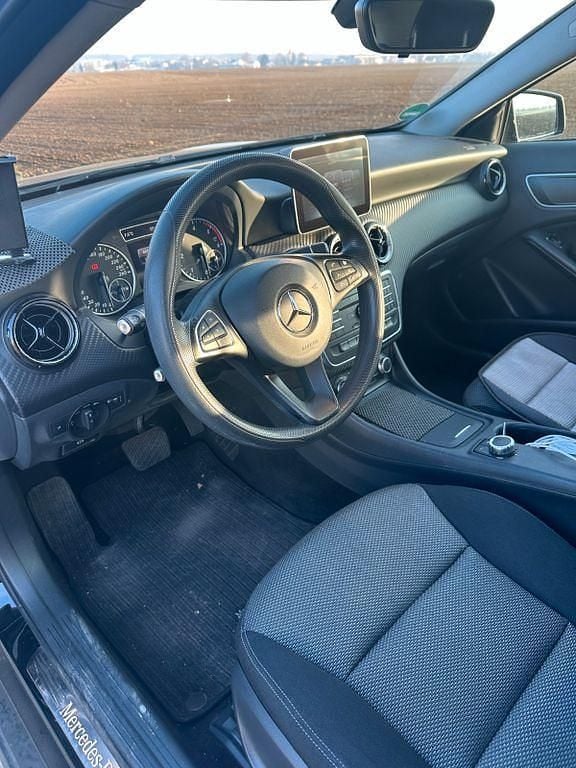Gebraucht Mercedes GLA200 136 PS (100 kW) 2016 Schwarz SUV