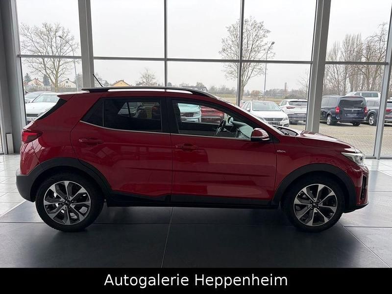 Gebraucht Kia Stonic Spirit 120 PS (88 kW) 2017 Rot SUV
