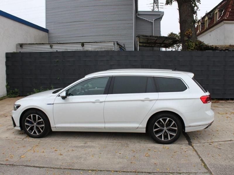 Gebraucht VW Passat 156 PS (114 kW) 2020 Oryxweiß perlmutteffekt 7000 (metallic) Kombi