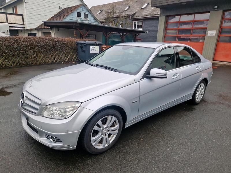 Silber Gebraucht 2009 Mercedes C200 Avantgarde Limousine | 7.999 € (Fairer Preis) - Bild 1/4