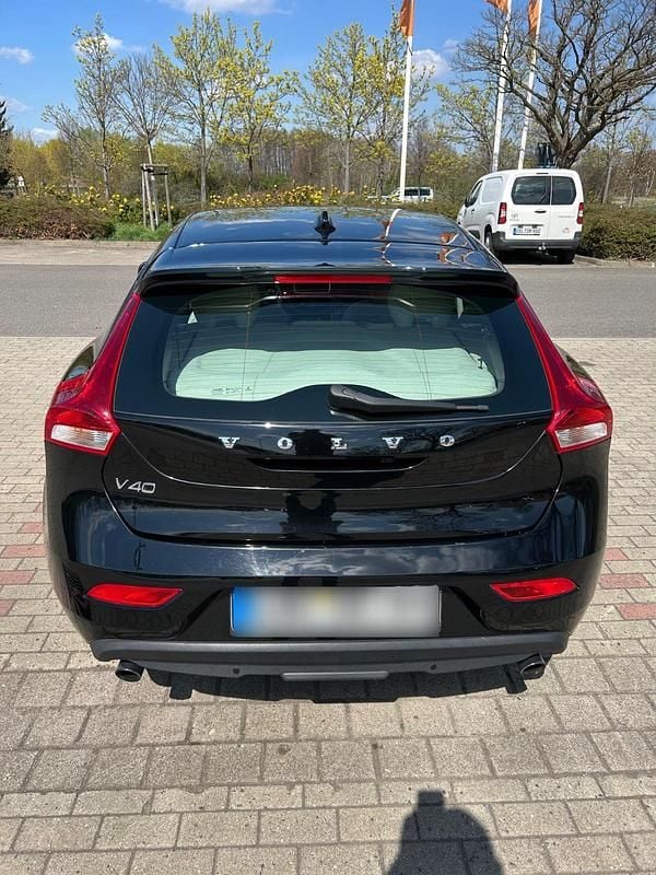 Second-hand Volvo V40 190 CP (139 kW) 2018 Negru Break