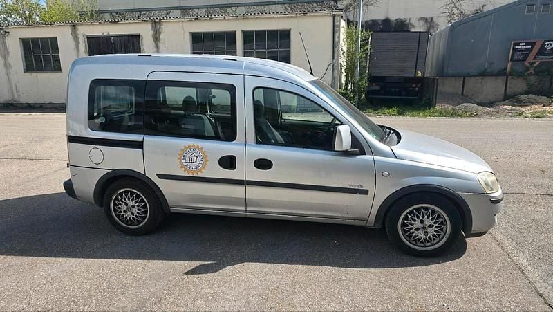 Occasion Opel Combo 75 ch (55 kW) 2004 Argent Monospace