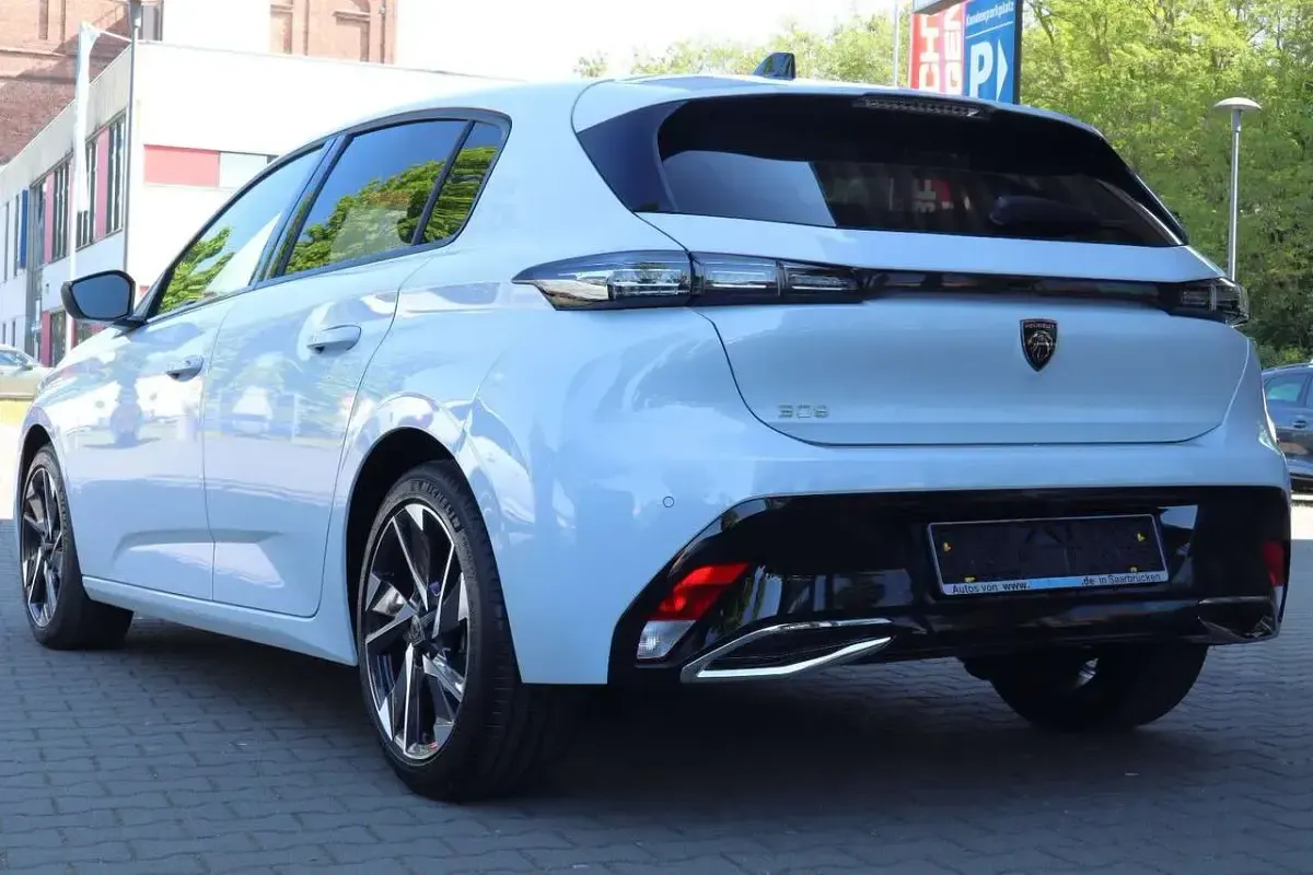 Gebraucht Peugeot 308 Allure 131 PS (96 kW) 2024 Weiß Limousine