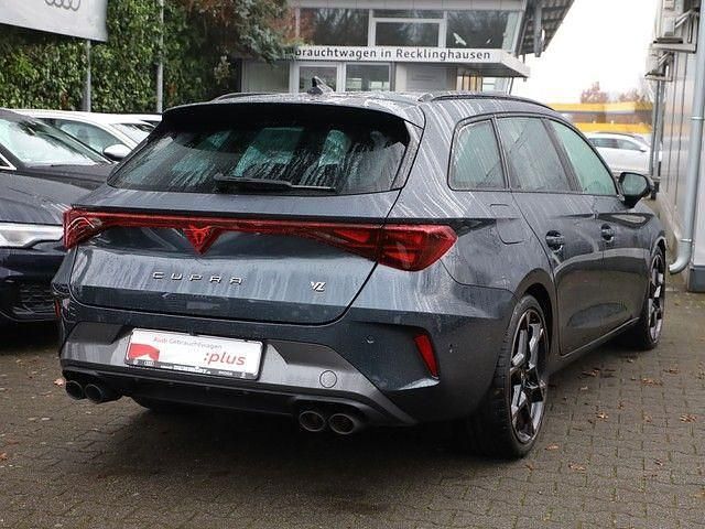 Gebraucht Cupra Leon VZ 333 PS (244 kW) 2025 Magnetic grau metallic Limousine