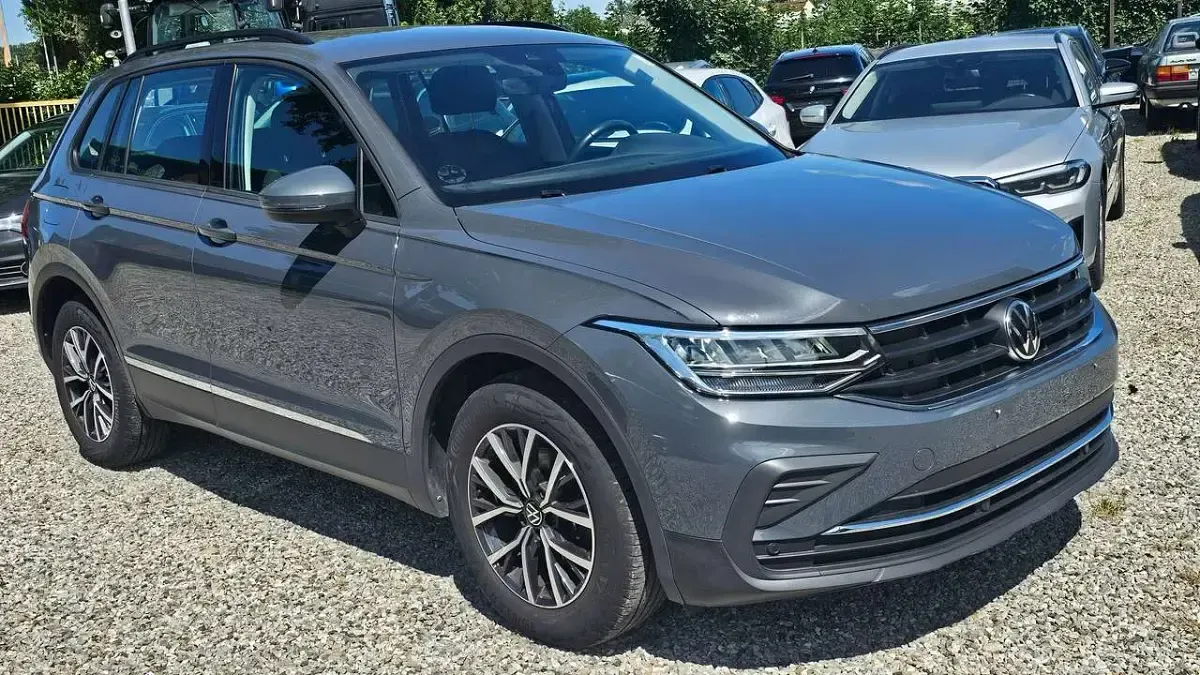 Gebraucht VW Tiguan Life 150 PS (110 kW) 2022 Delfingrau perlmetallic SUV