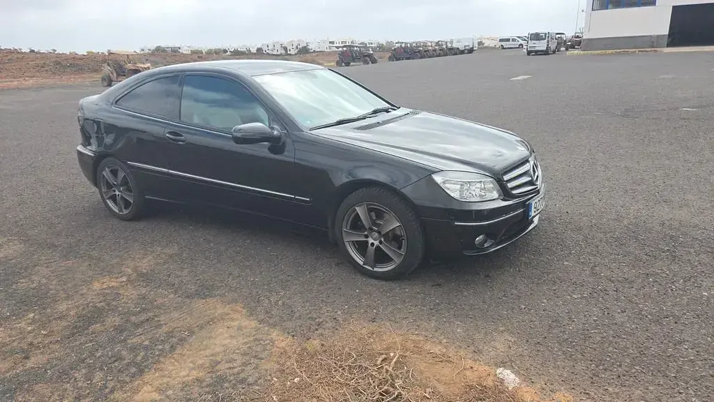 Używany Mercedes CLC200 184 KM (135 kW) 2011 Czarny Hatchback