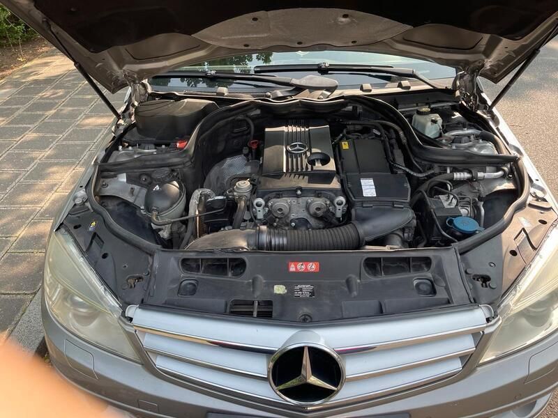 Grau Gebraucht 2008 Mercedes C180 Limousine | 10.500 € - Bild 1/4