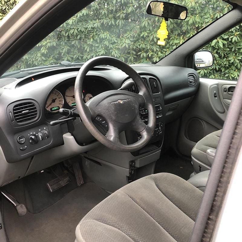 Gebraucht Chrysler Voyager 150 PS (110 kW) 2004 Silber Van / Kleinbus