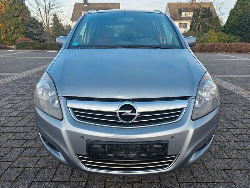 Gebraucht Opel Zafira Design Edition 116 PS (85 kW) 2011 Silber Van / Kleinbus